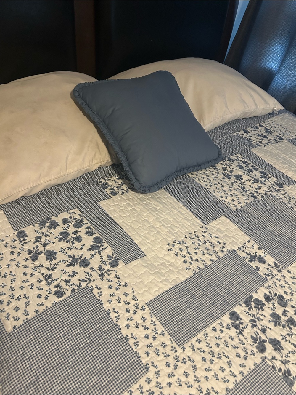 Queen Blue & White Patchwork Quilt - Classic Floral Bedding - Picture 3 of 5